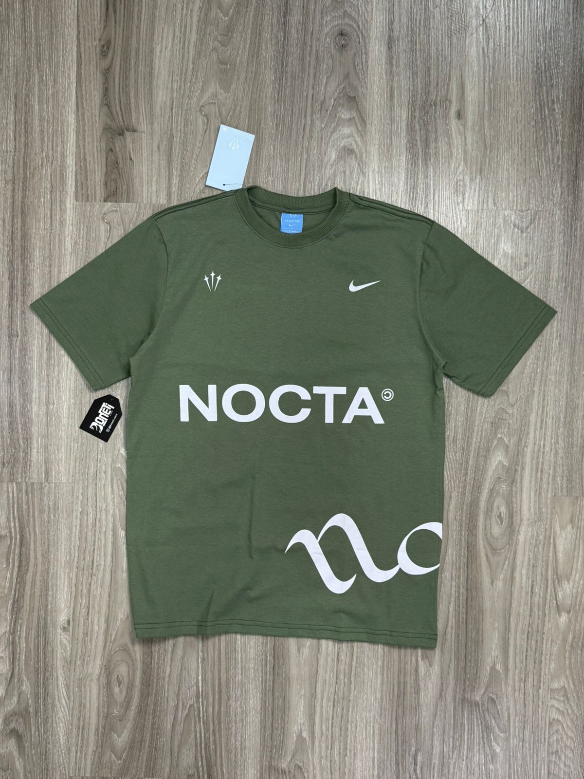 CAMISETA NK X NOCTA SOMETIMES - VERDE MUSGO