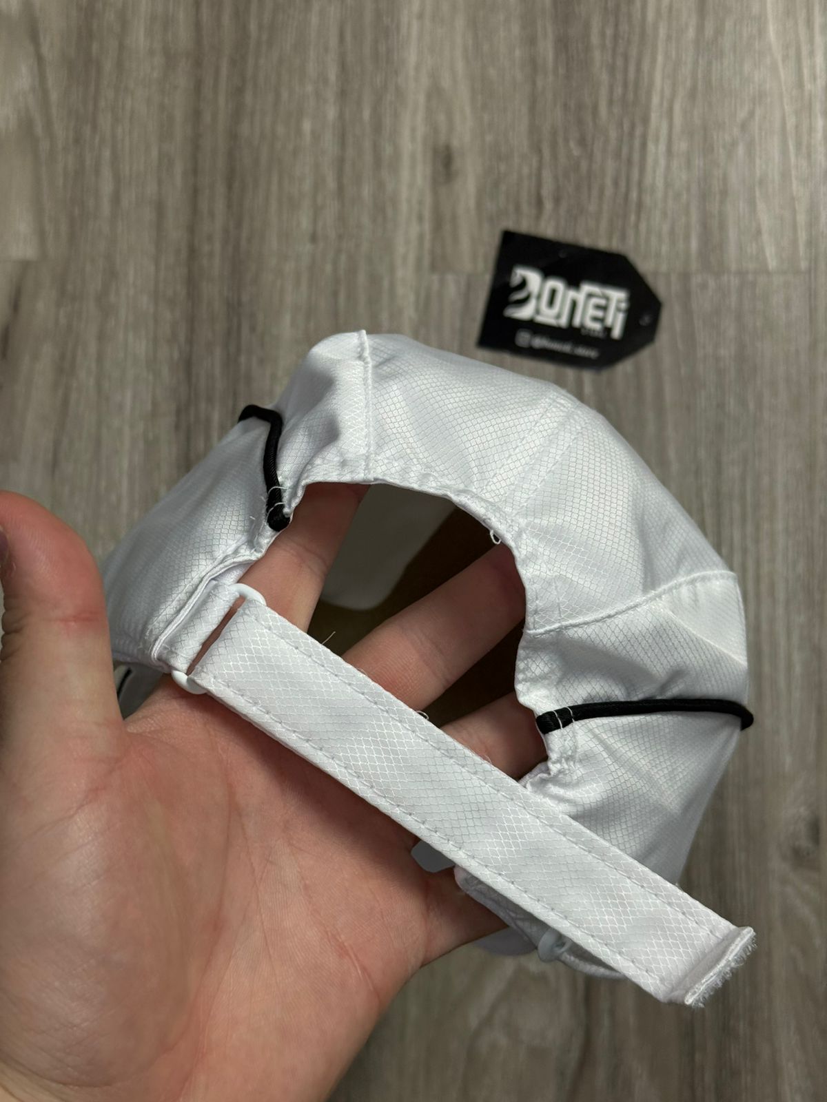 BONÉ LCST TENNIS - BRANCO LISTRA PRETA