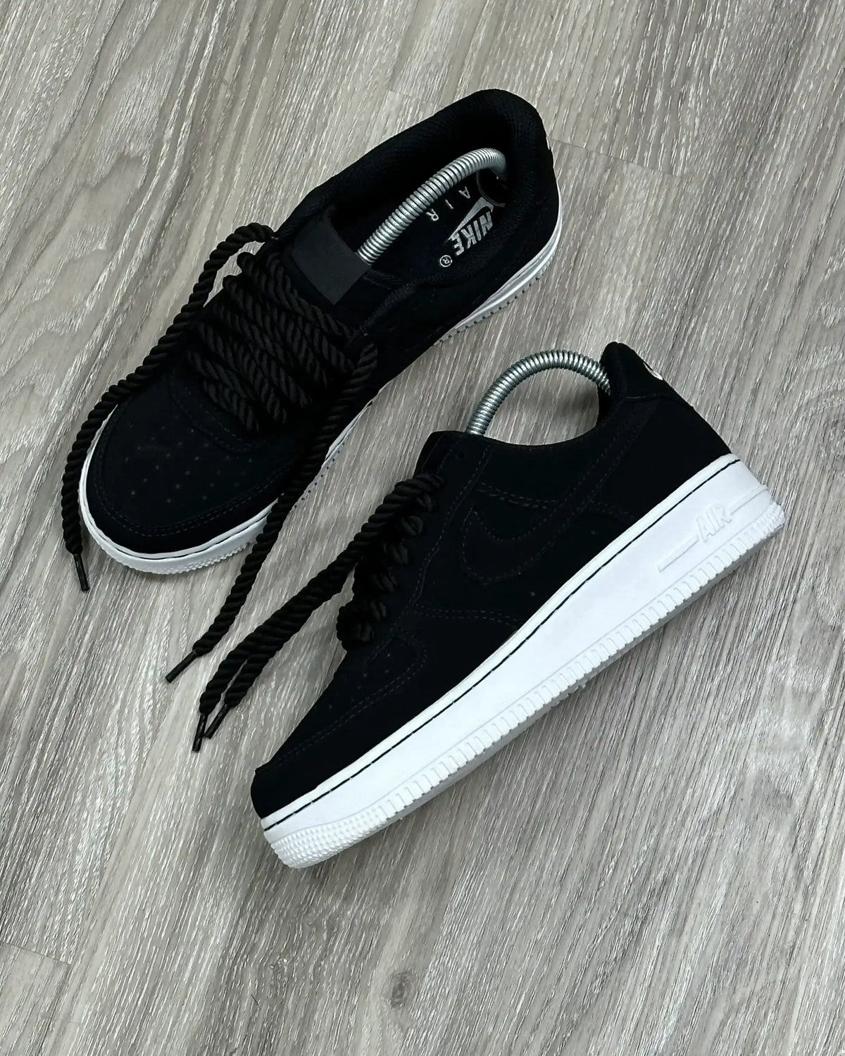 TÊNIS NK AIR FORCE 1 NOBUCK - PRETO