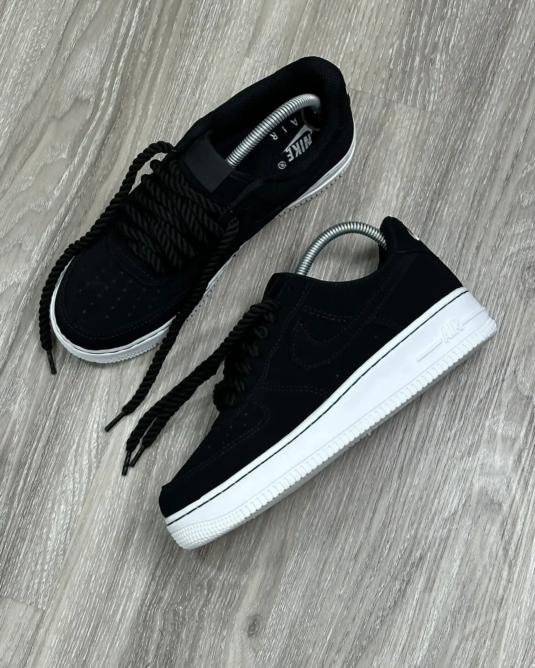 TÊNIS NK AIR FORCE 1 NOBUCK - PRETO