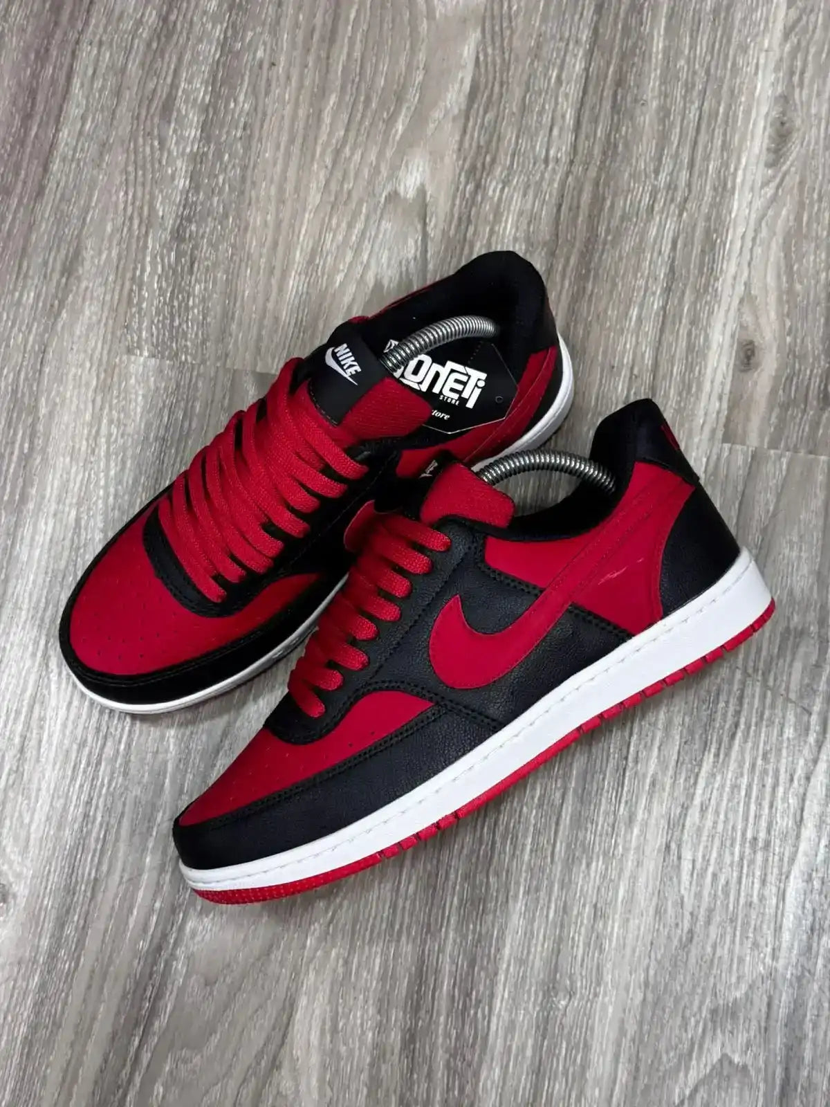 TÊNIS NK COURT VISION LOW - VERMELHO