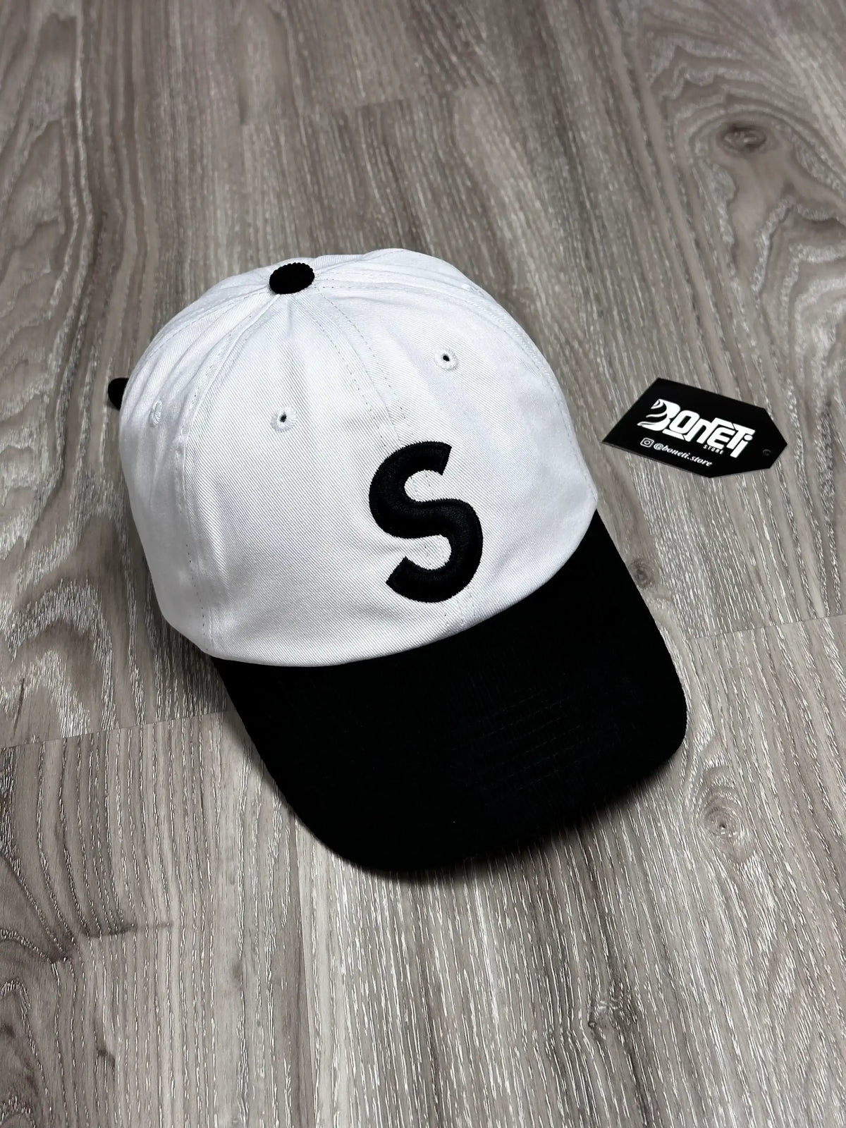 BONÉ SUP 2 - TONE S LOGO - PRETO E BRANCO