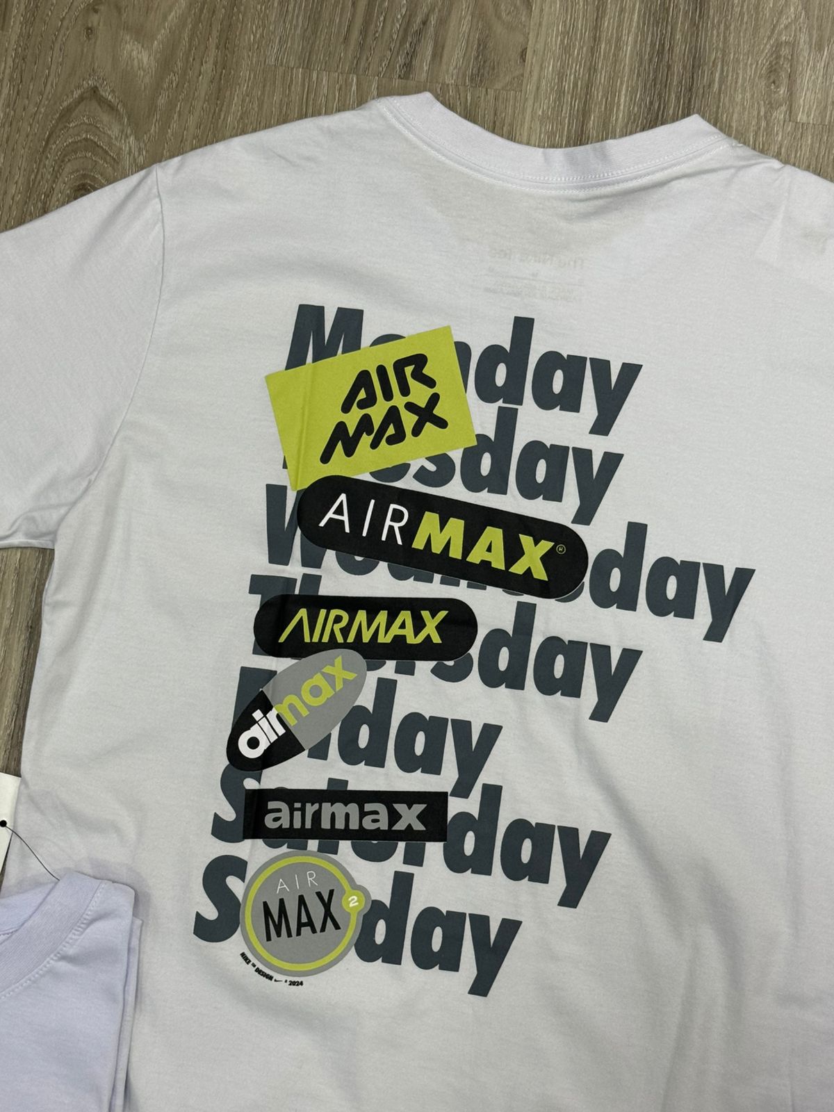 CAMISETA NK AIRMAX DAY - BRANCA
