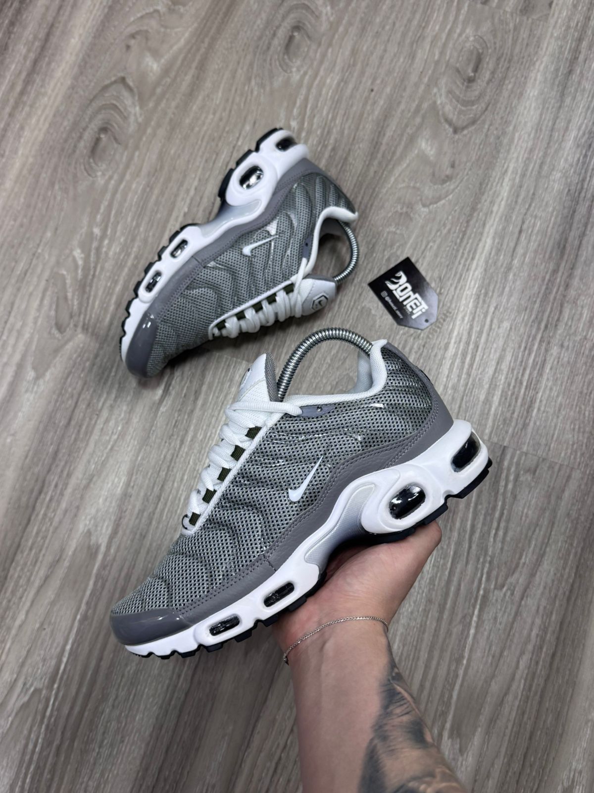 TÊNIS NK AIR MAX PLUS TN - FLAT PEWTER