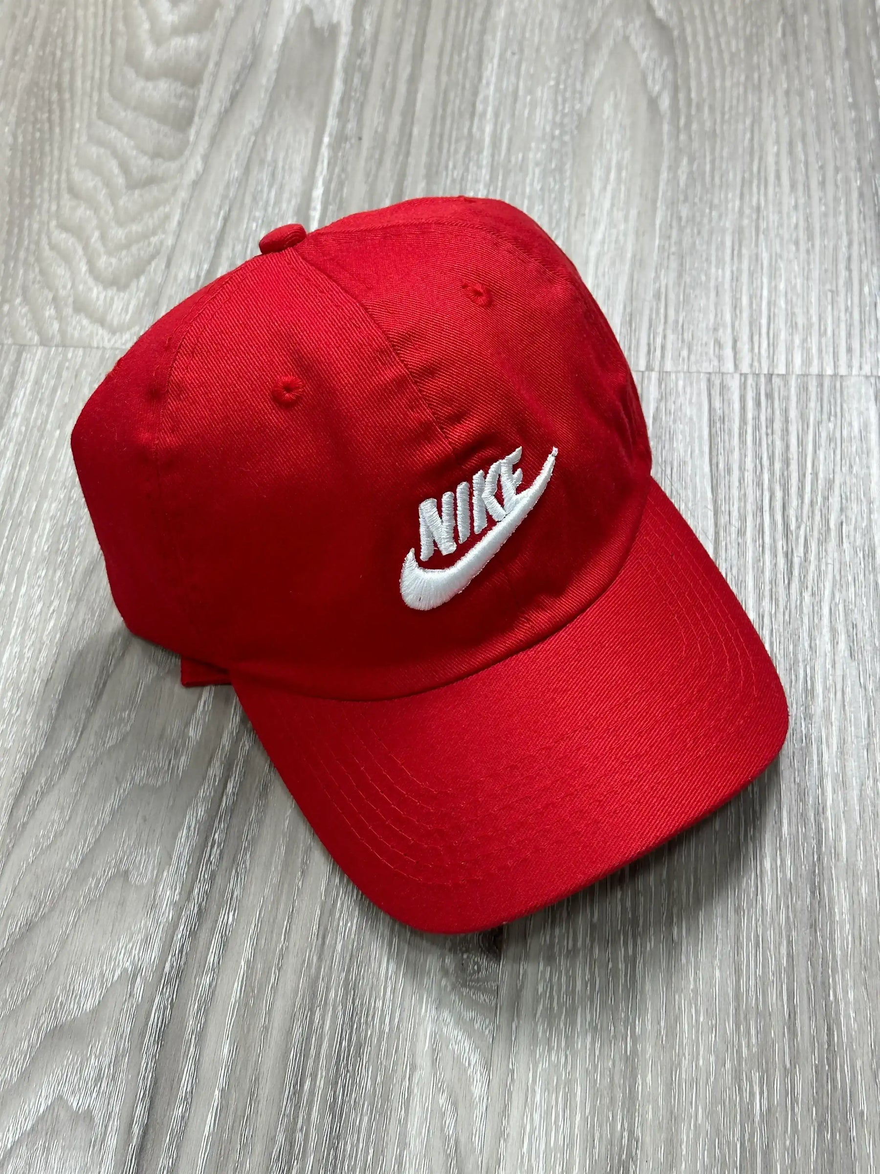 BONÉ NK H86 - VERMELHO/BRANCO