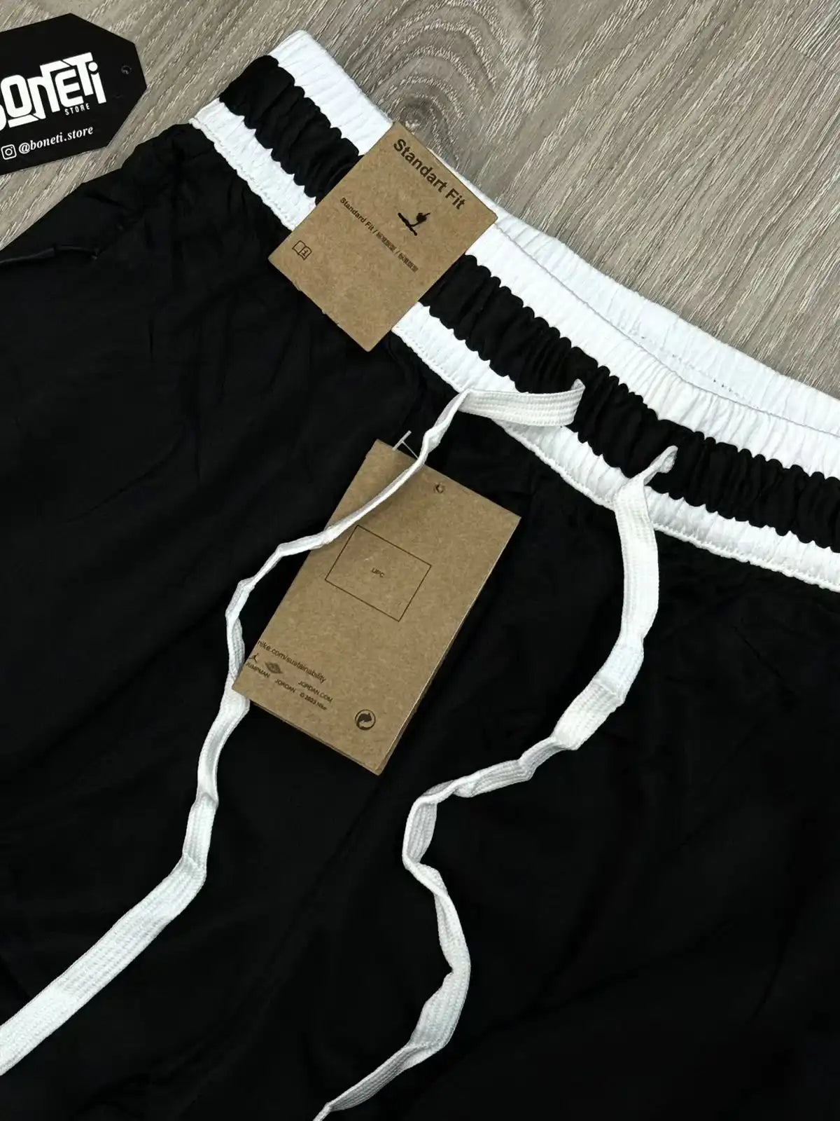 SHORTS DRI-FIT JORDAN - PRETO E BRANCO