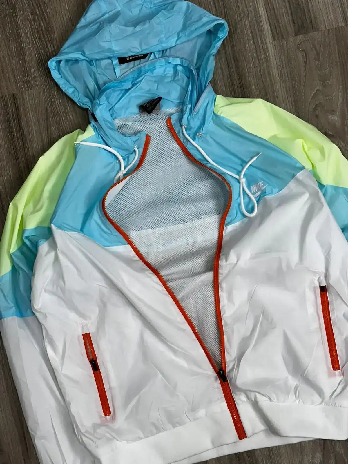 CORTA VENTO NK WINDRUNNER - AZUL E VERDE