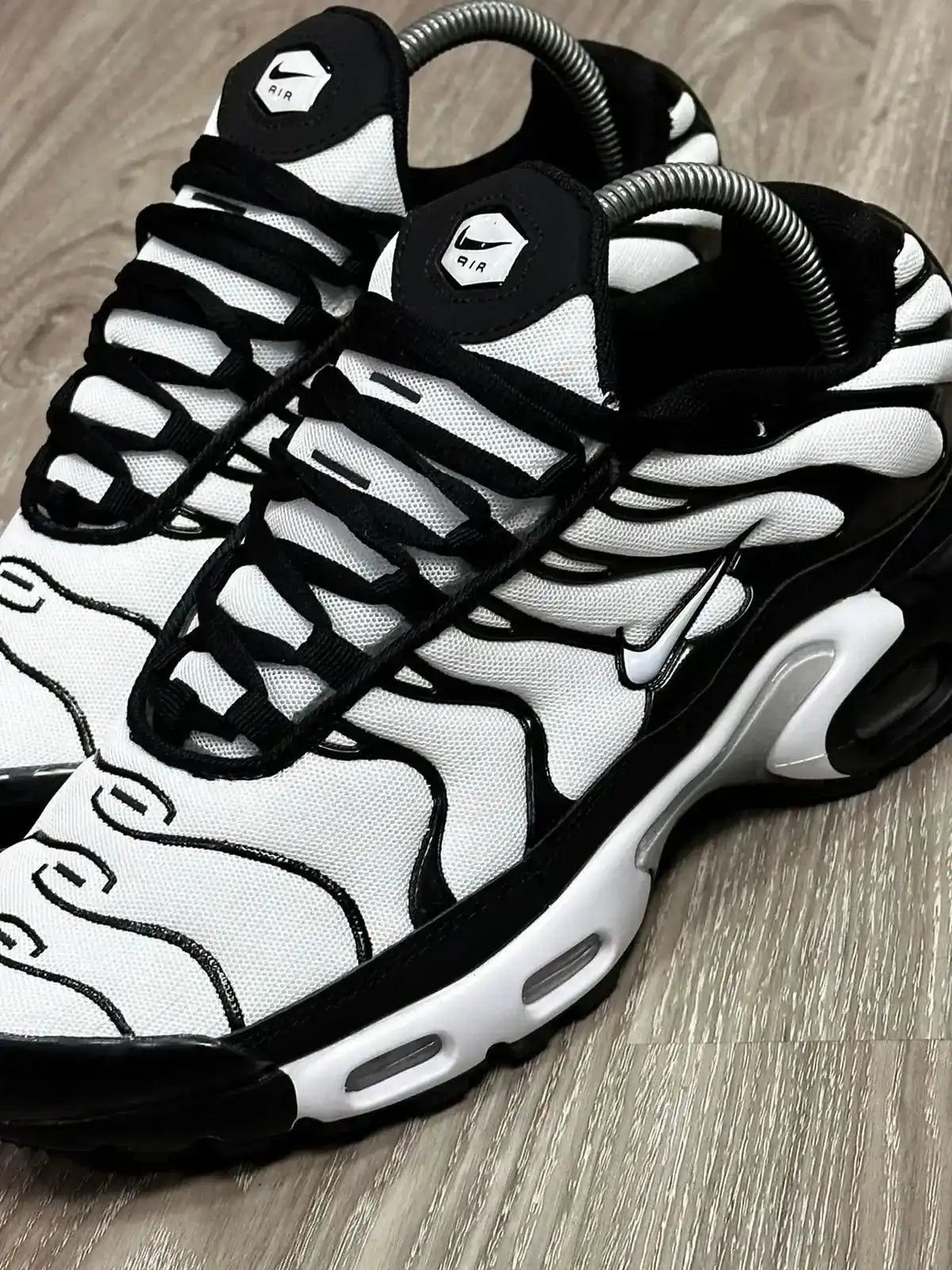 TÊNIS NK AIR MAX PLUS TN - OREO