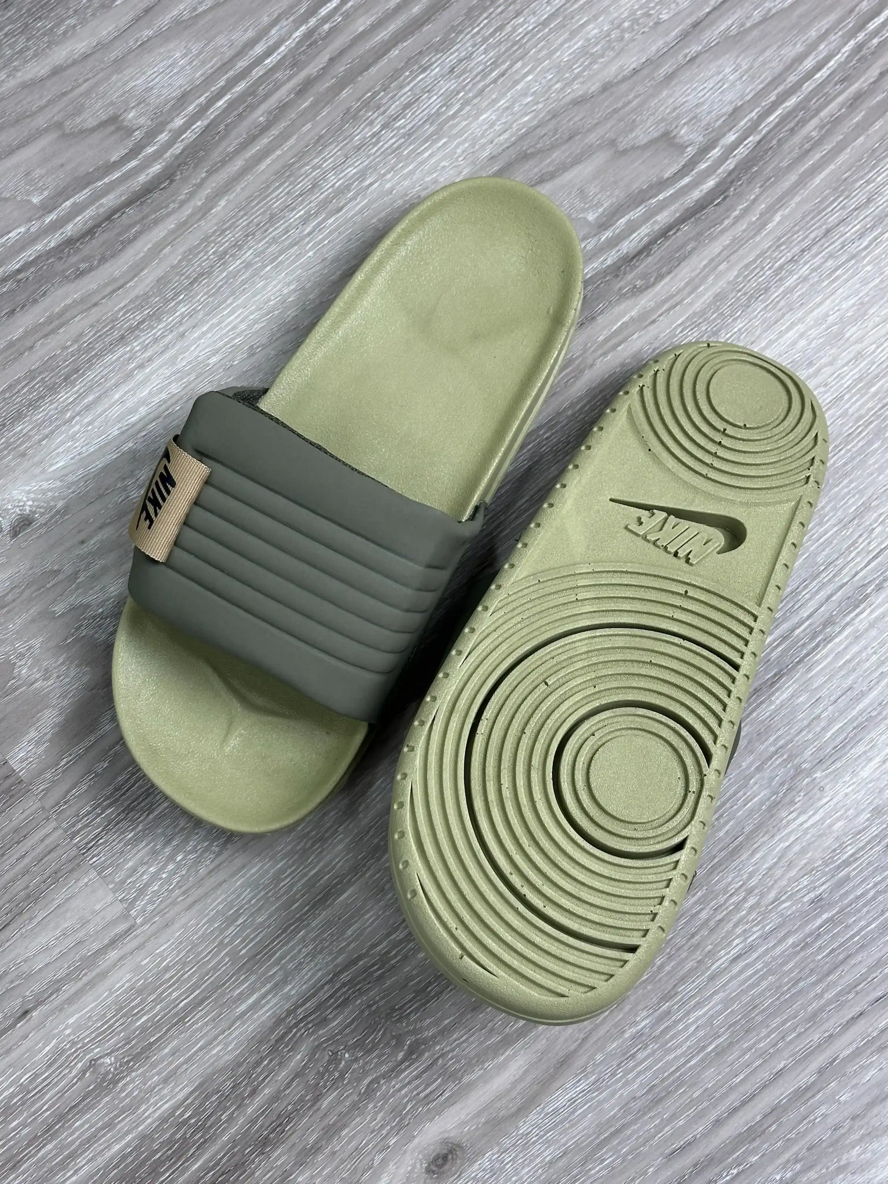 CHINELO SLIDE NK OFFCOURT - VERDE