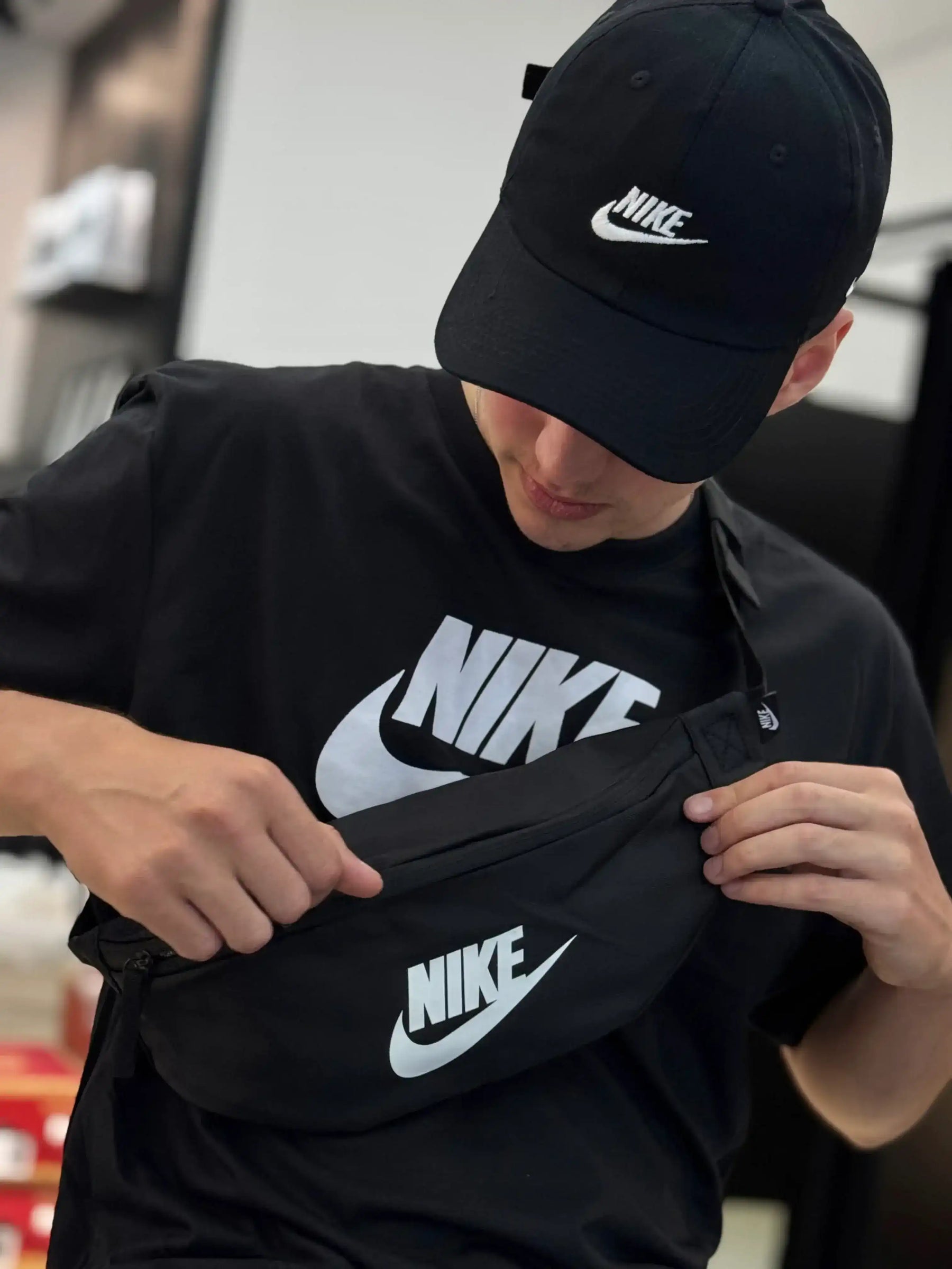 POCHETE NK HERITAGE PRETO