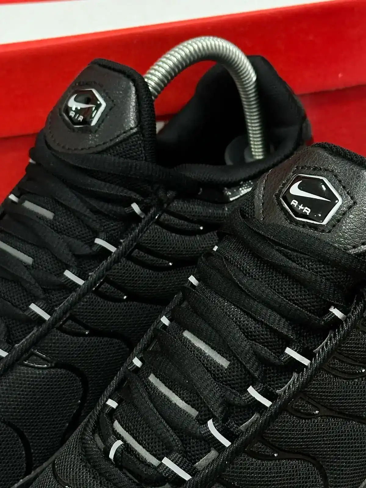 TÊNIS NIKE AIR MAX PLUS TN - PRETO/BRANCO