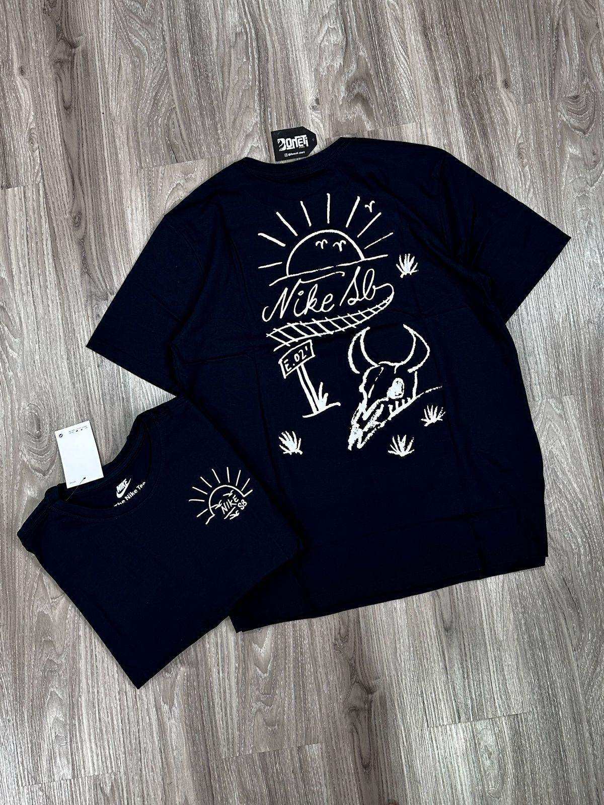 CAMISETA NK SB SUNSET - PRETA