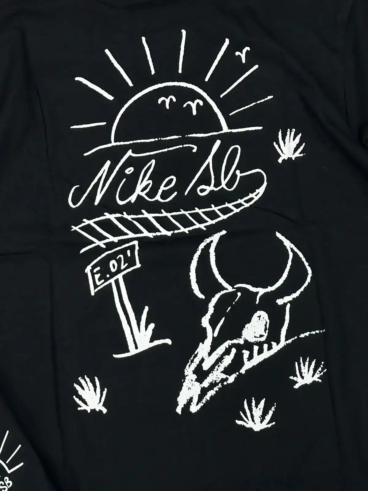 CAMISETA NK SB SUNSET - PRETA