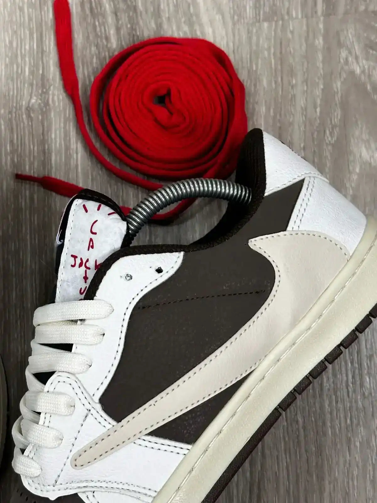 TÊNIS NIKE JORDAN 1 X TRAVIS REVERSE MOCHA