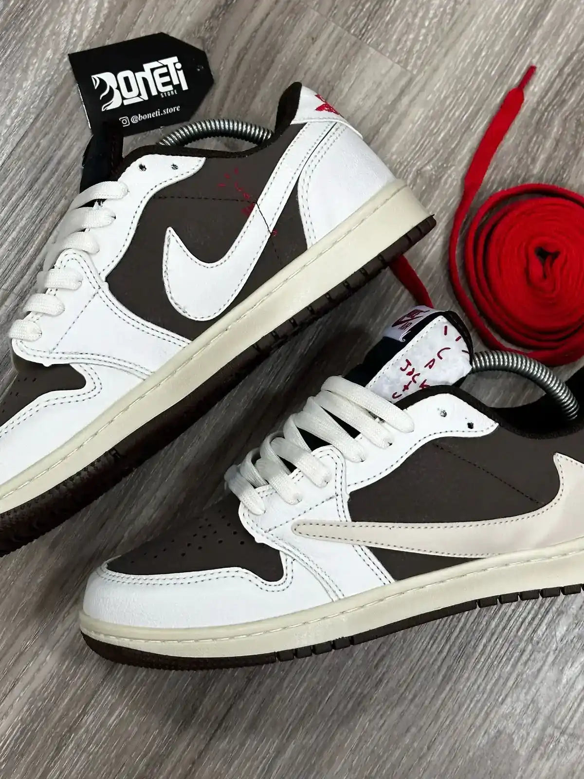 TÊNIS NIKE JORDAN 1 X TRAVIS REVERSE MOCHA
