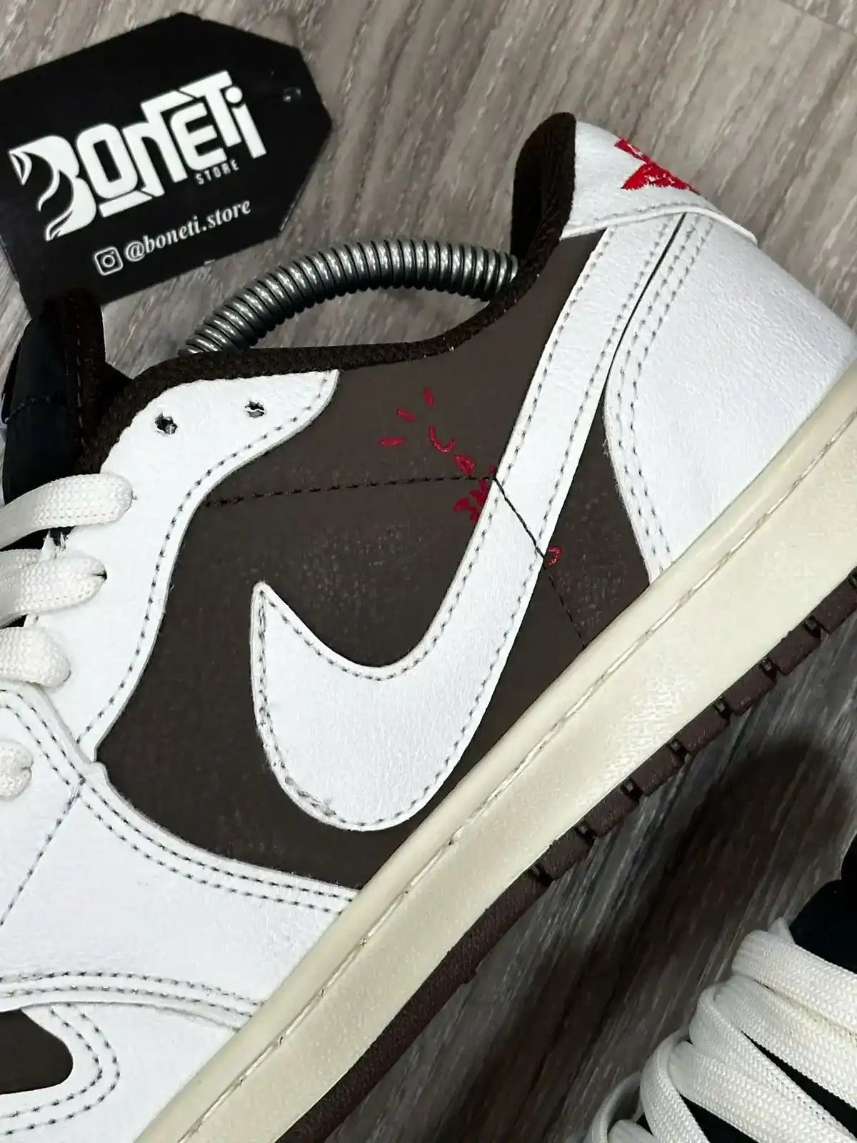 TÊNIS NIKE JORDAN 1 X TRAVIS REVERSE MOCHA