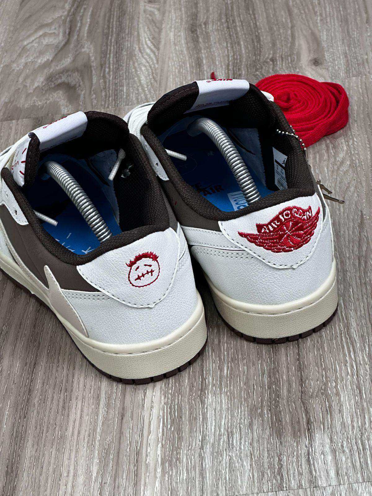 TÊNIS NIKE JORDAN 1 X TRAVIS REVERSE MOCHA