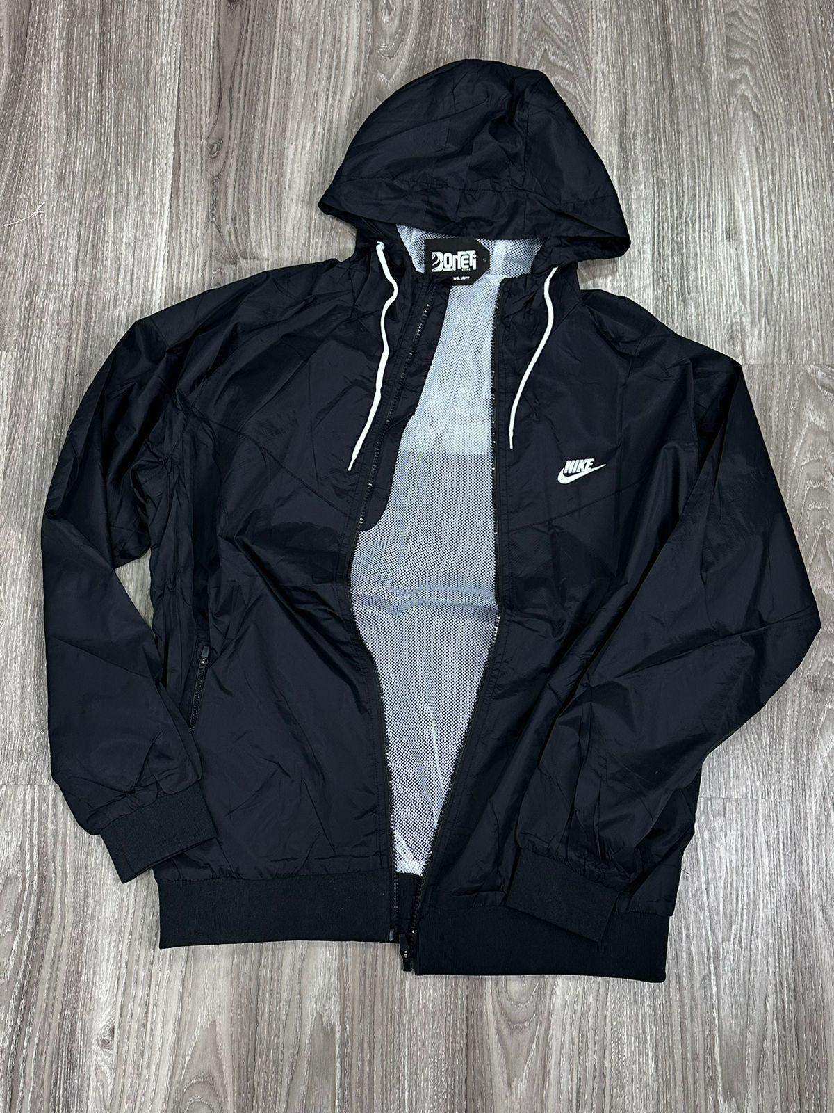 CORTA VENTO NK WINDRUNNER - PRETO