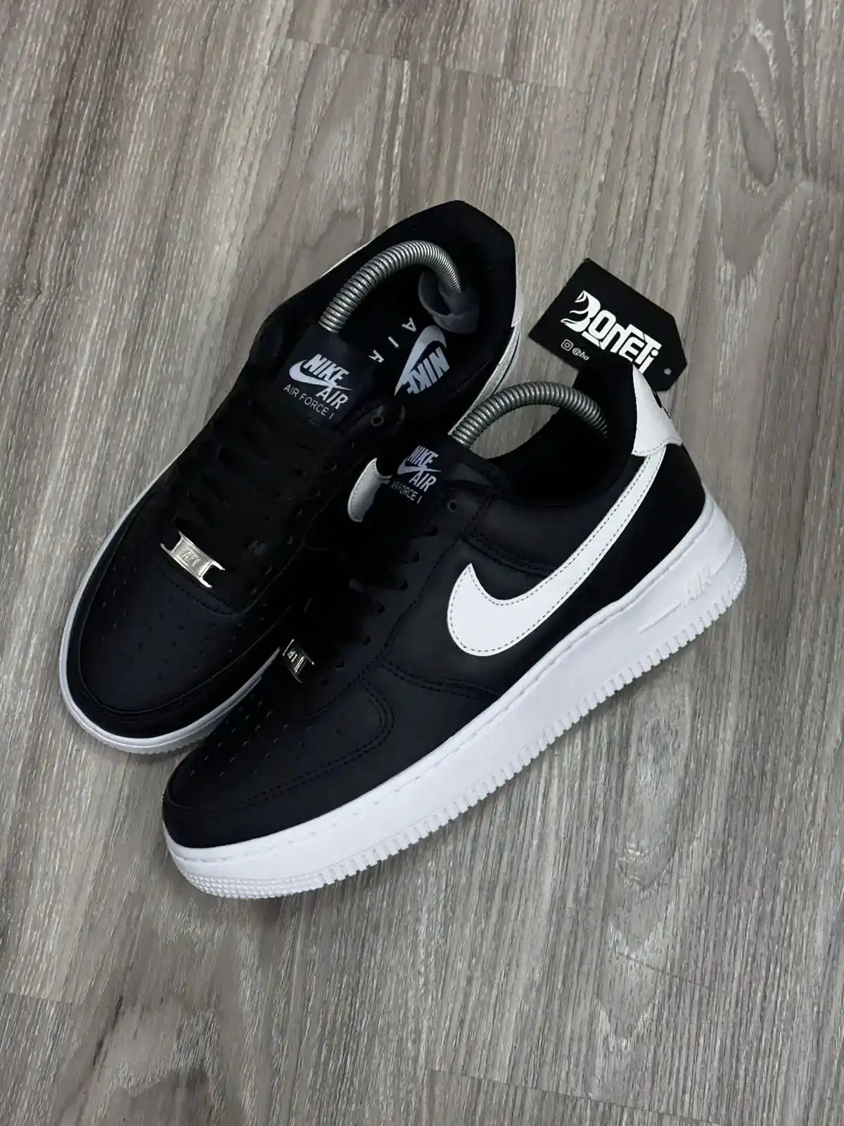 TÊNIS NK AIR FORCE 1 - PRETO E BRANCO