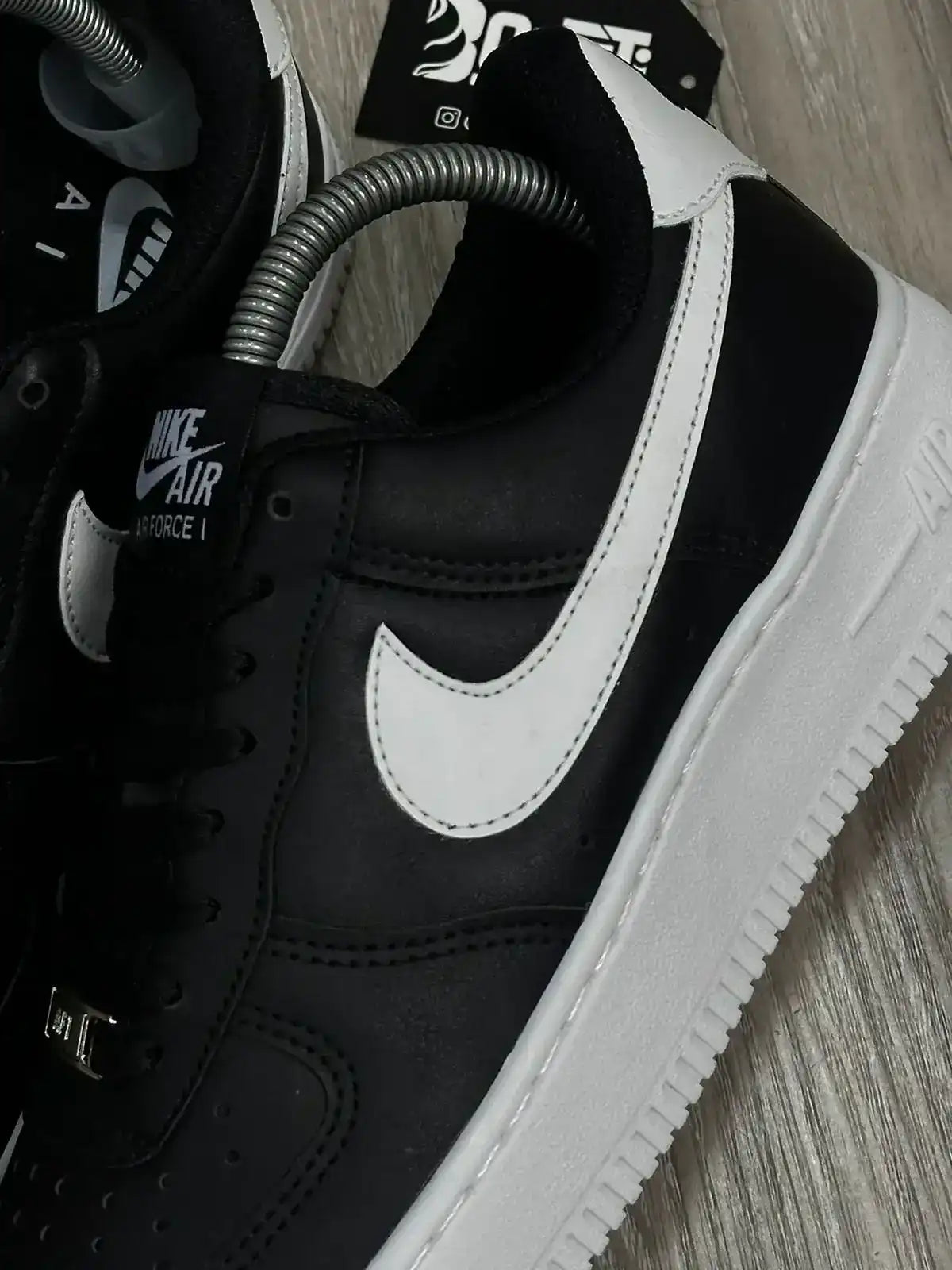 TÊNIS NK AIR FORCE 1 - PRETO E BRANCO