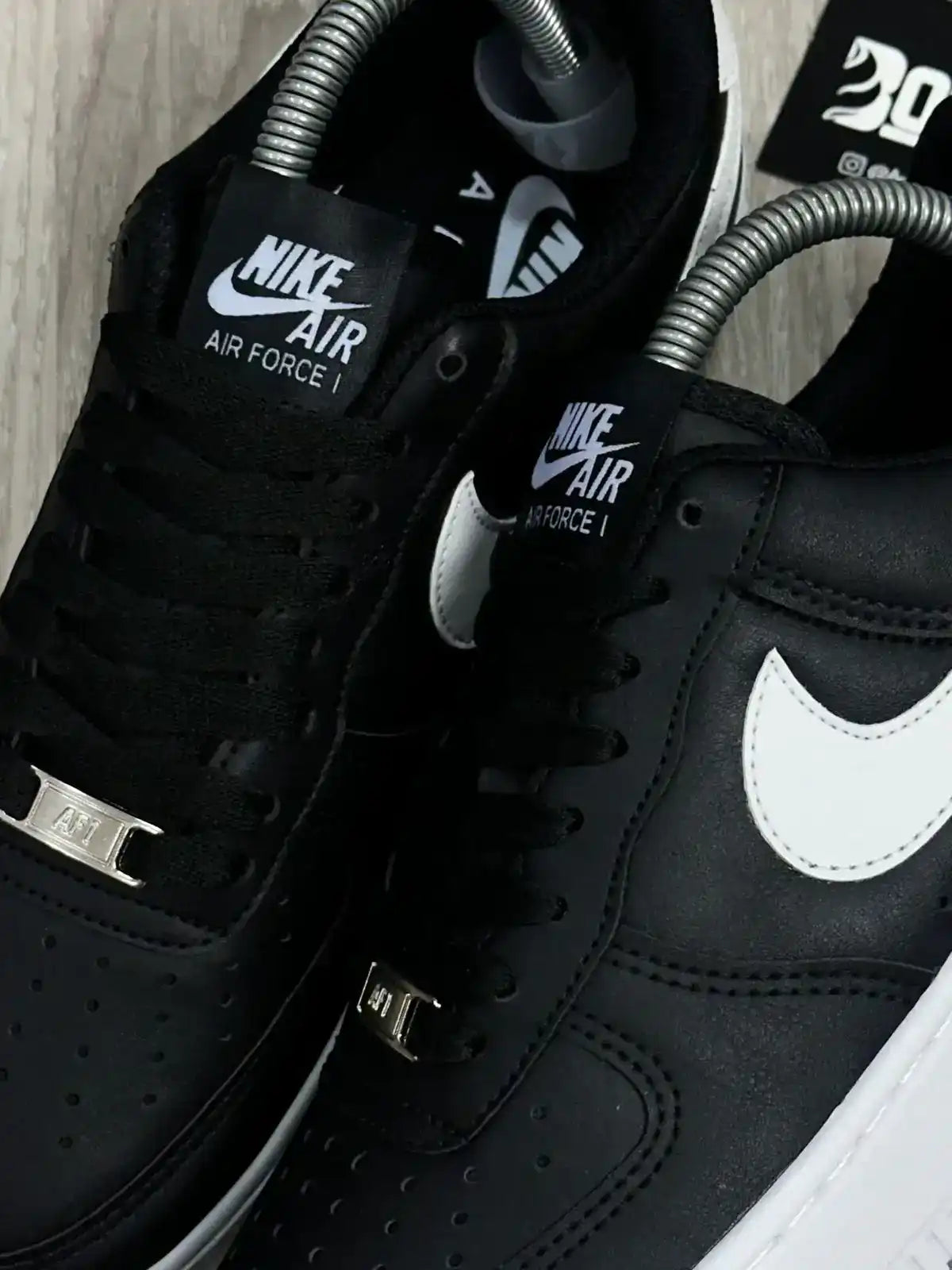 TÊNIS NK AIR FORCE 1 - PRETO E BRANCO