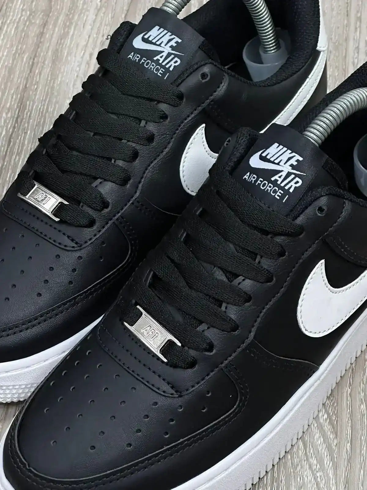 TÊNIS NK AIR FORCE 1 - PRETO E BRANCO