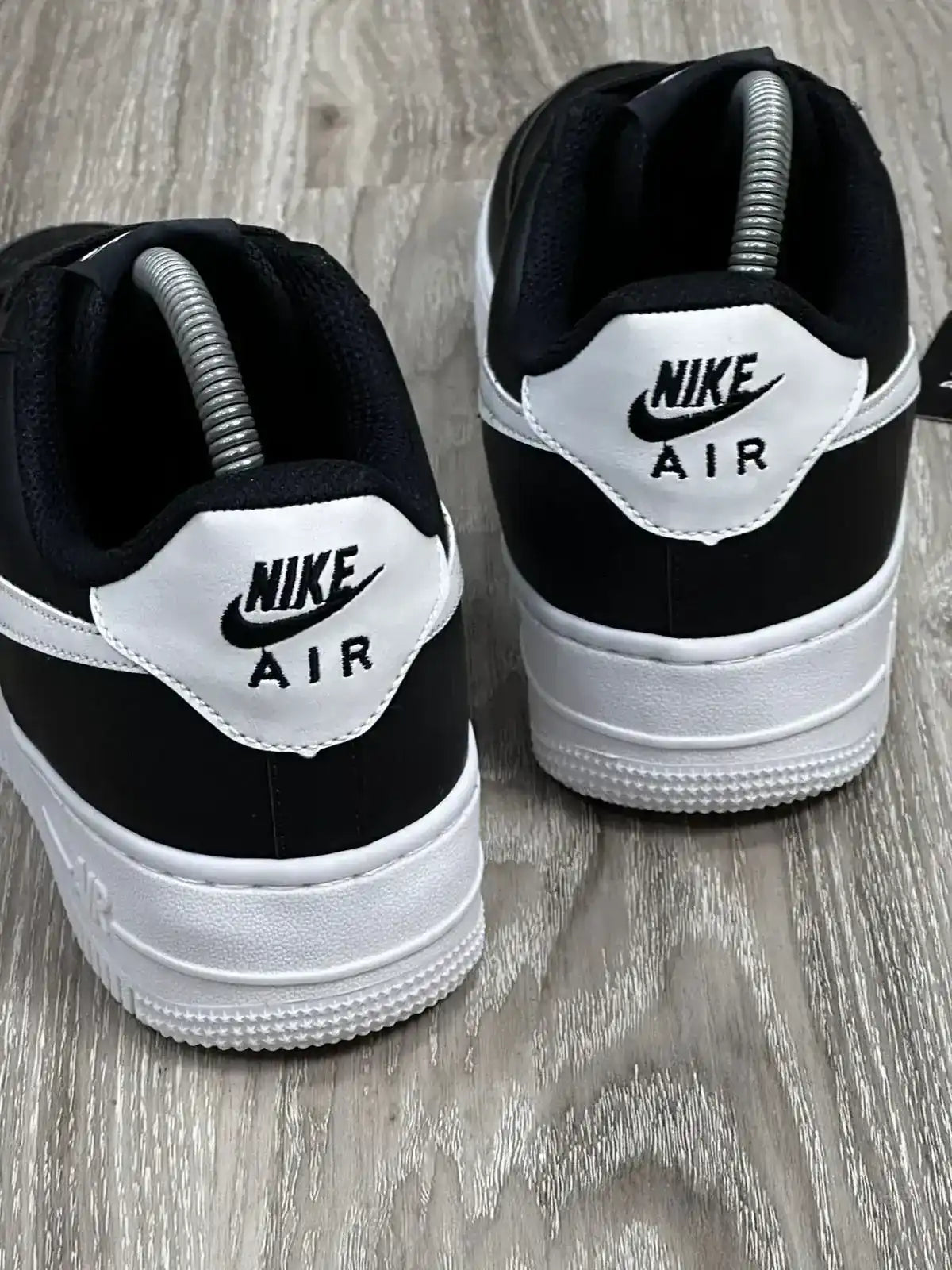 TÊNIS NK AIR FORCE 1 - PRETO E BRANCO