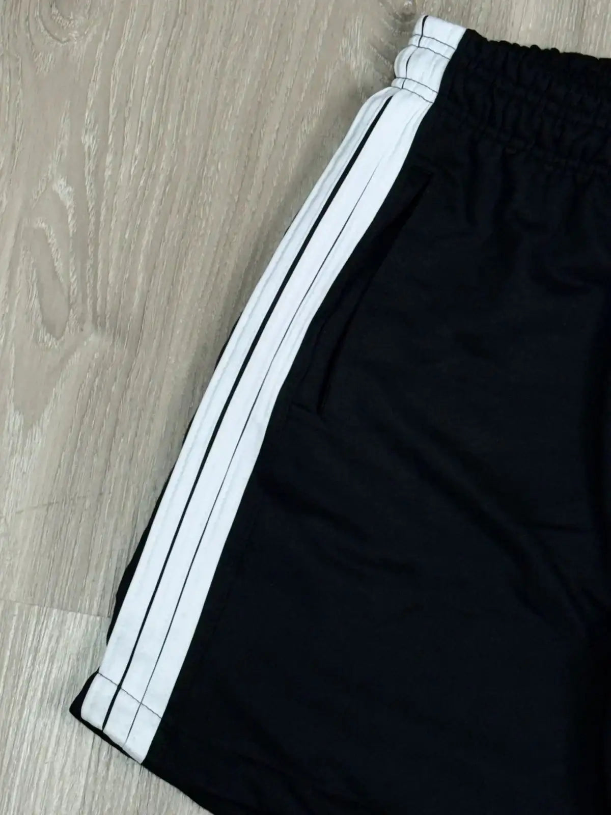 SHORTS TACTEL ADD LISTRAS - PRETO