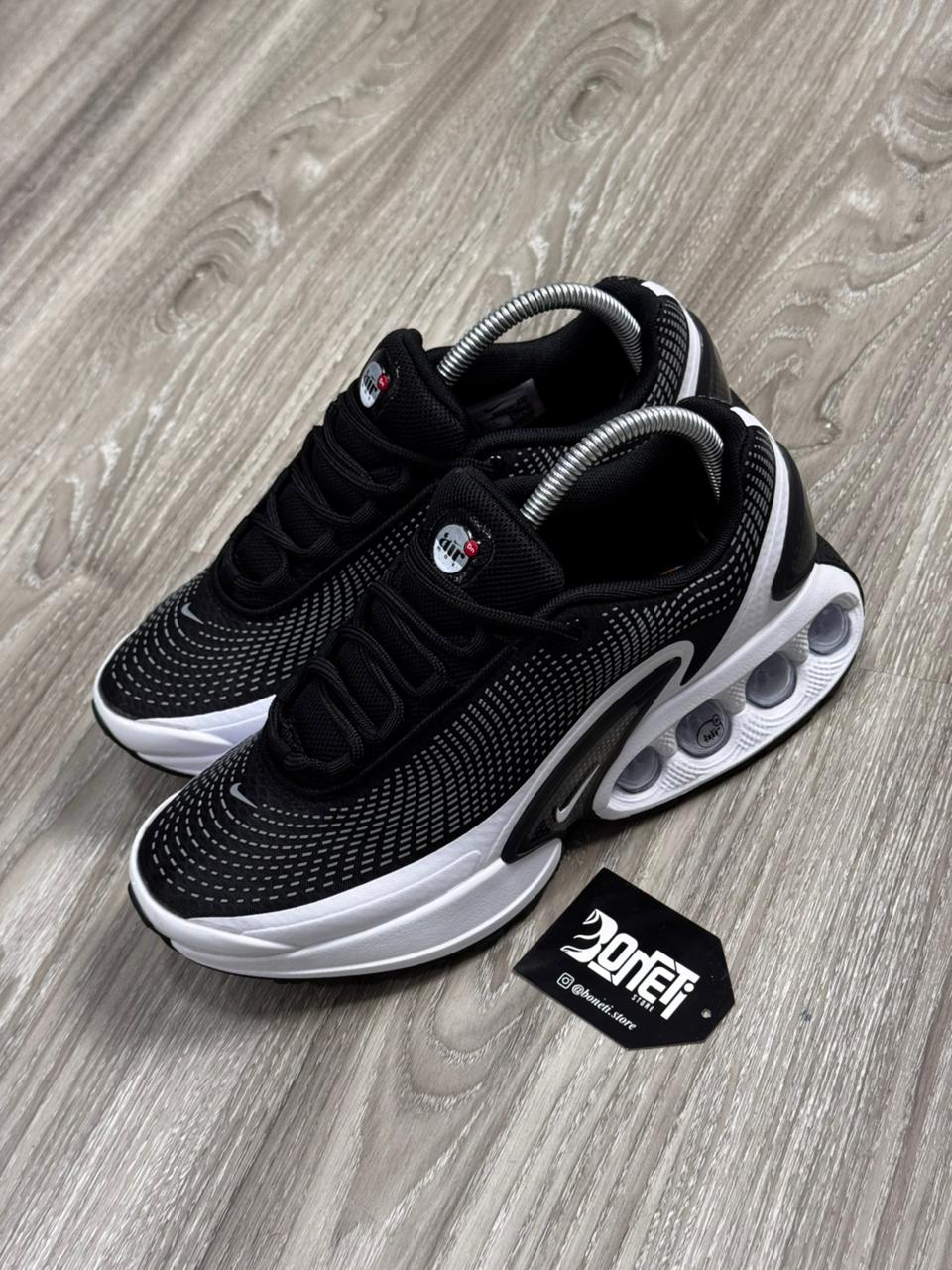 TÊNIS NK AIR MAX DN - PRETO E BRANCO