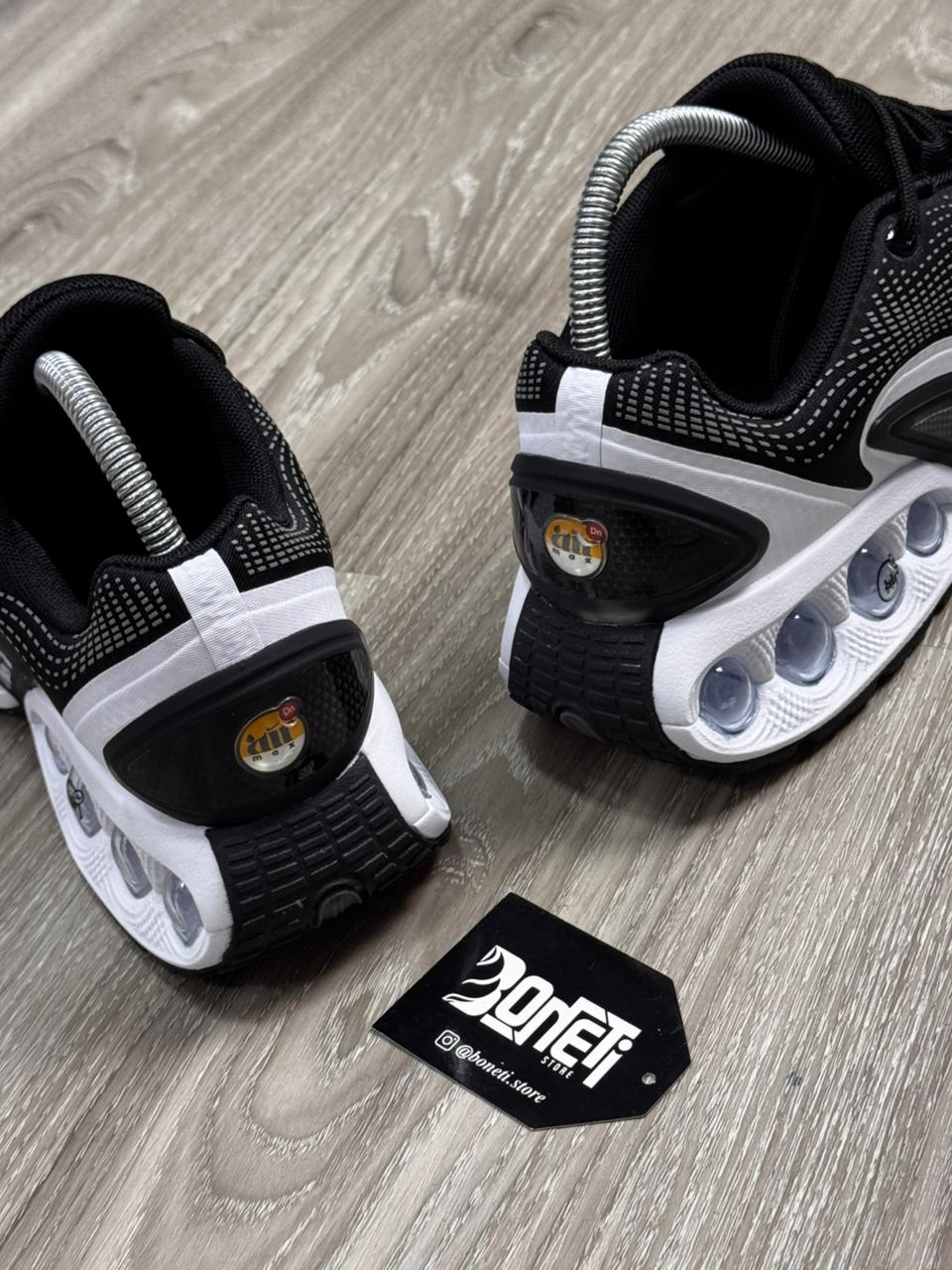 TÊNIS NK AIR MAX DN - PRETO E BRANCO