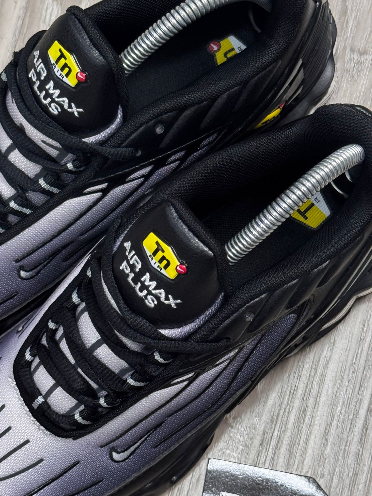 TÊNIS NK AIR MAX PLUS TN 3 - WOLF GREY