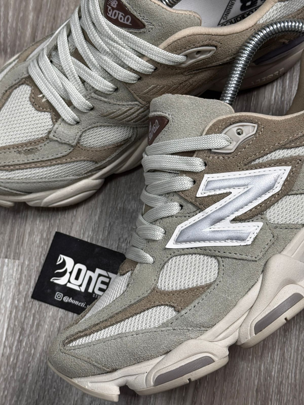 TÊNIS NB 9060 - CARAMELO