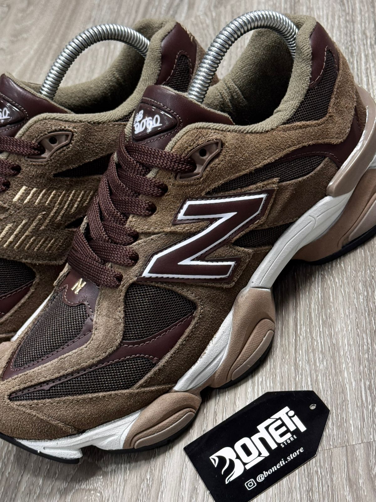 TÊNIS NB 9060 - MARROM