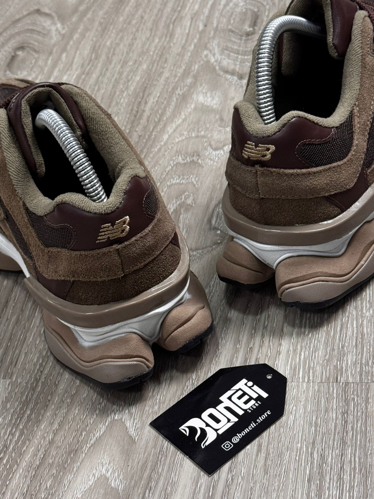 TÊNIS NB 9060 - MARROM