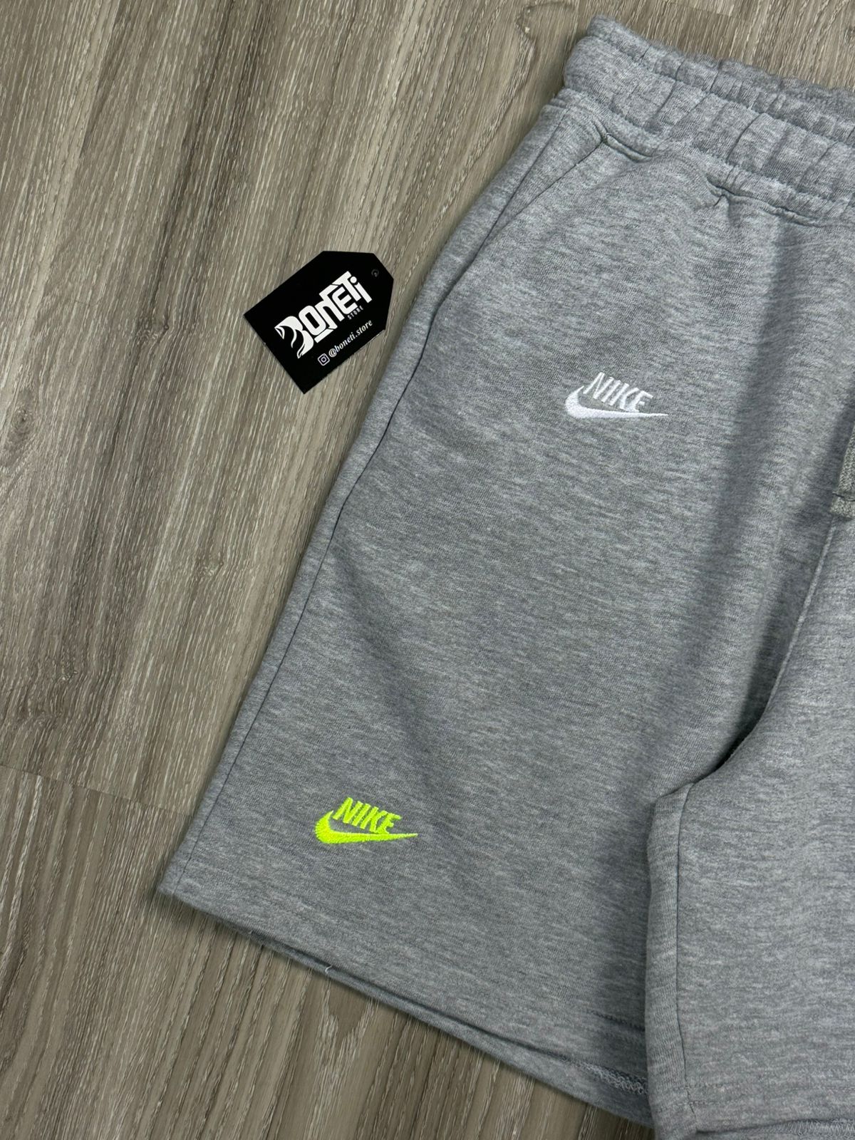 SHORTS MOLETOM NK MULTI SWOOSH - CINZA