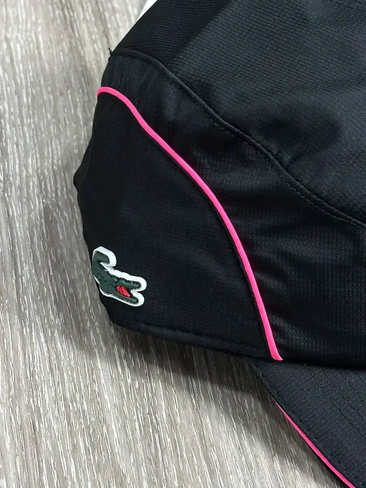 BONÉ LCST TENNIS - PRETO LISTRA ROSA