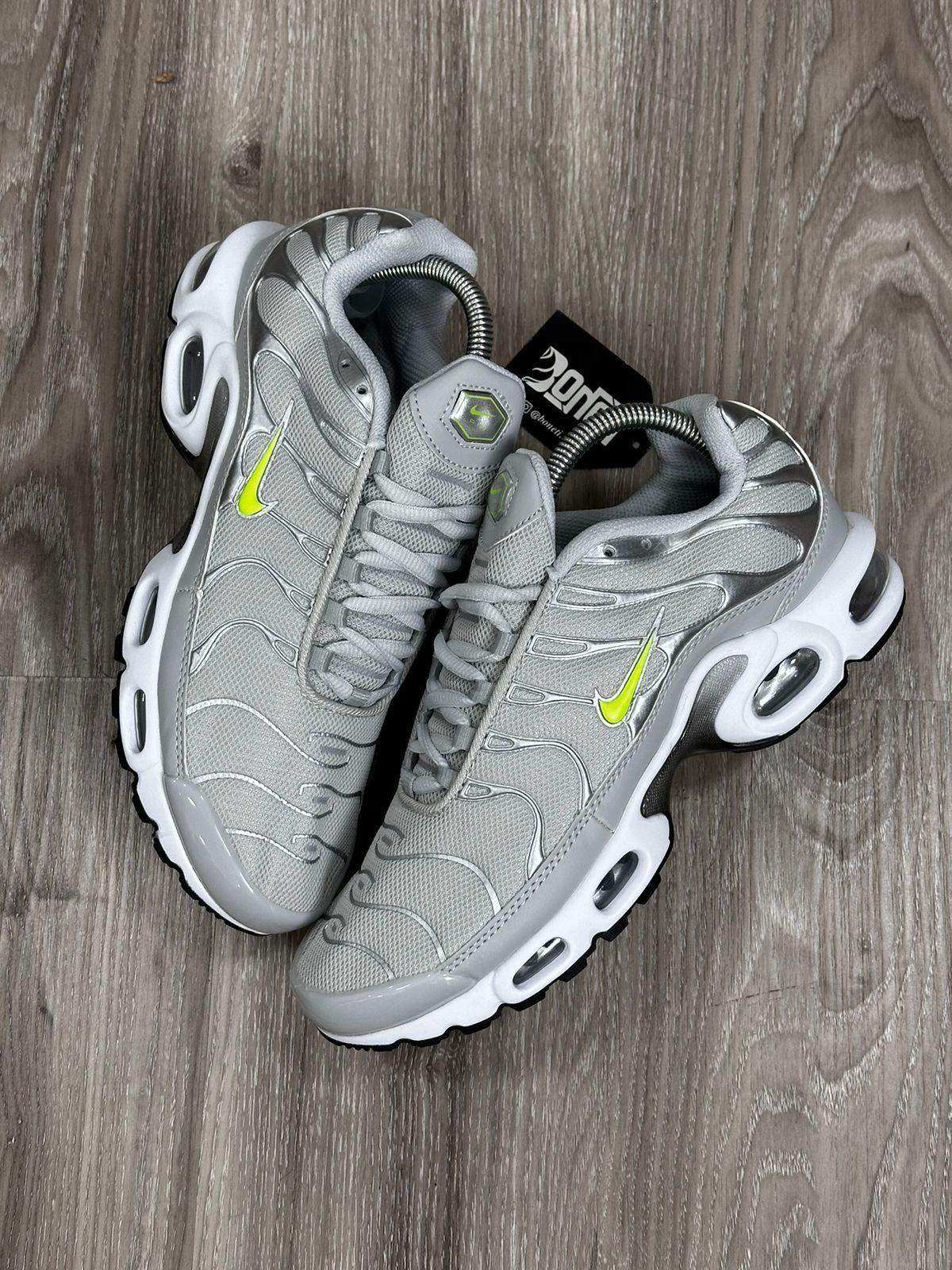 TÊNIS NK AIR MAX PLUS TN - WOLF GREEN