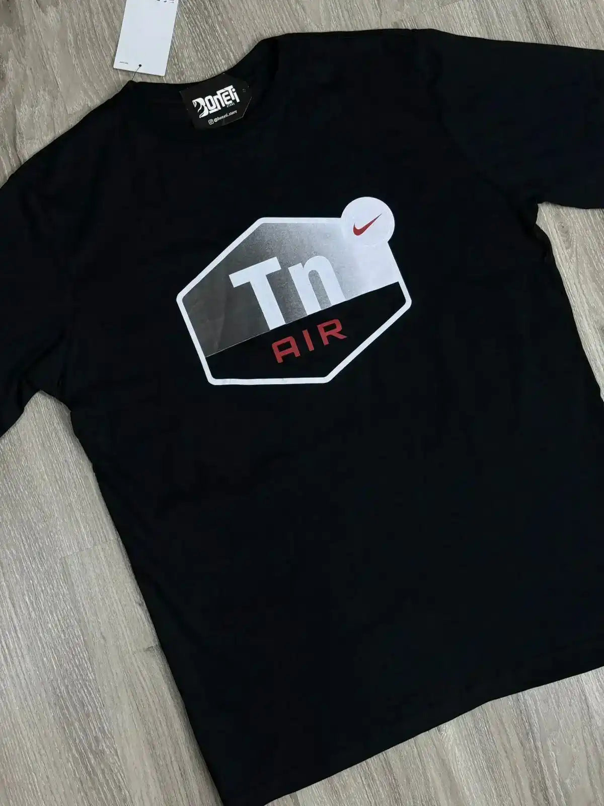 CAMISETA NK LOGO TN AIR - PRETA