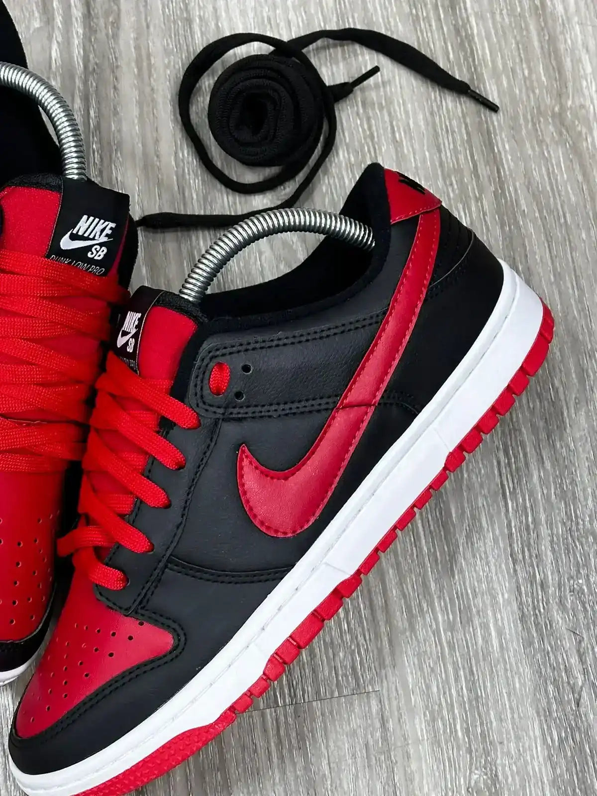 TÊNIS NK DUNK - PRETO E VERMELHO