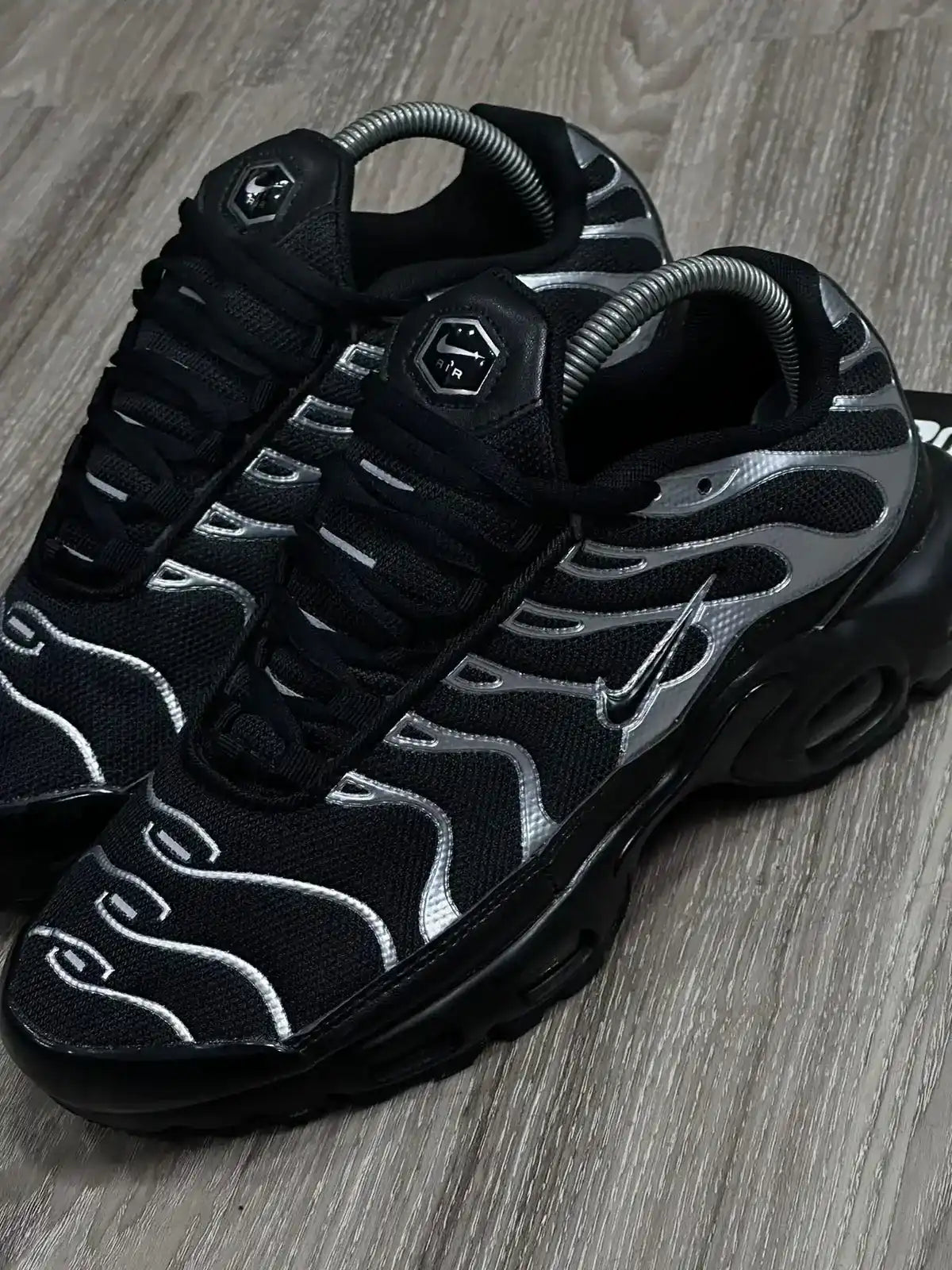 TÊNIS NK AIR MAX PLUS TN - BLACK METALLIC