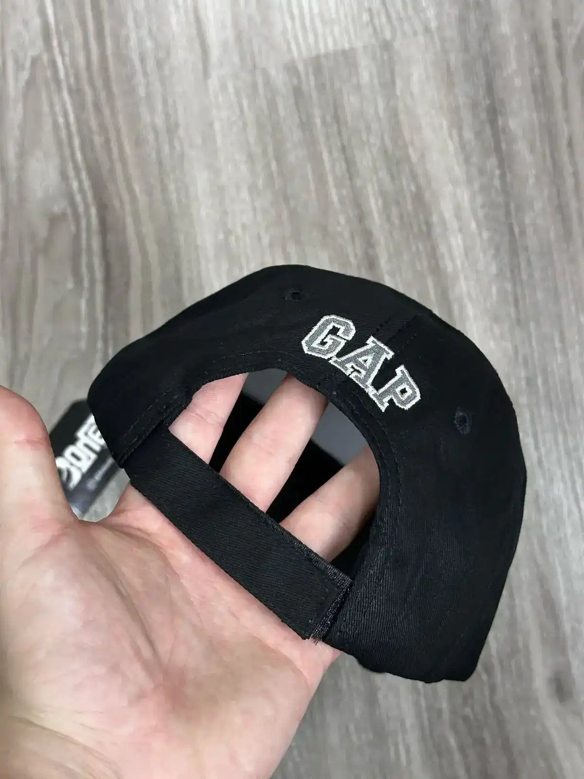 BONÉ YZY X GAP FLAME BLACK