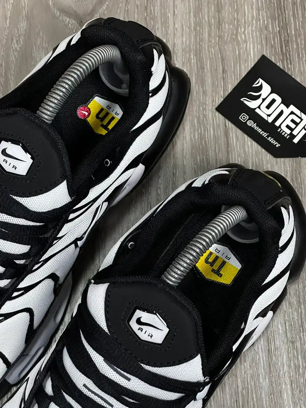 TÊNIS NK AIR MAX PLUS TN - OREO