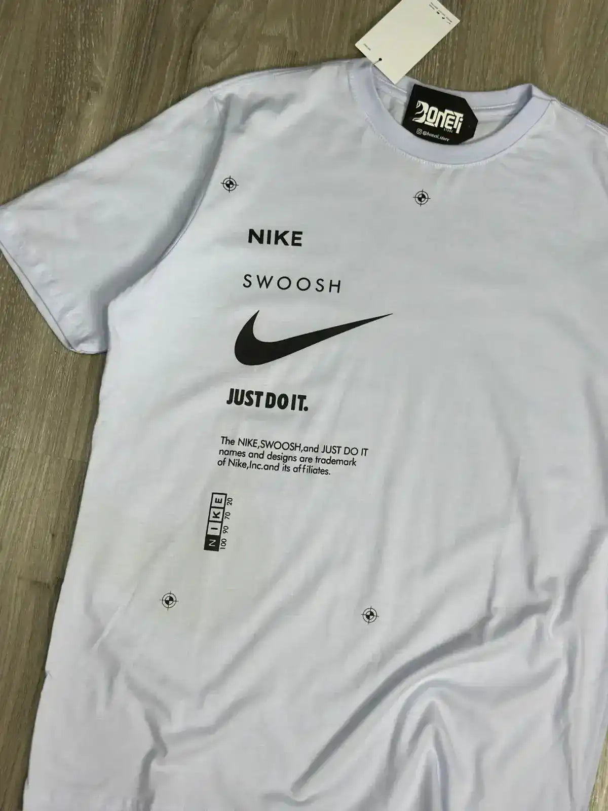 CAMISETA NK SWOOSH + JUST DO IT 25 - BRANCA