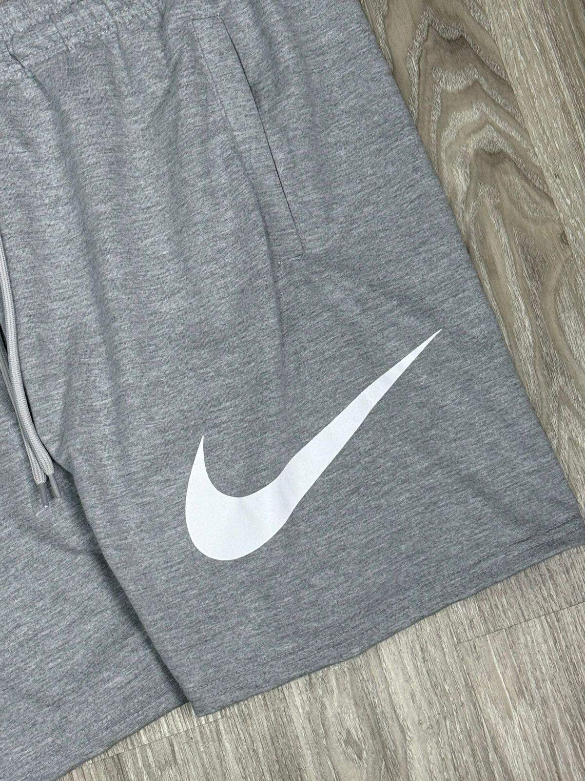 SHORTS MOLETOM NK BIG SWOOSH - CINZA