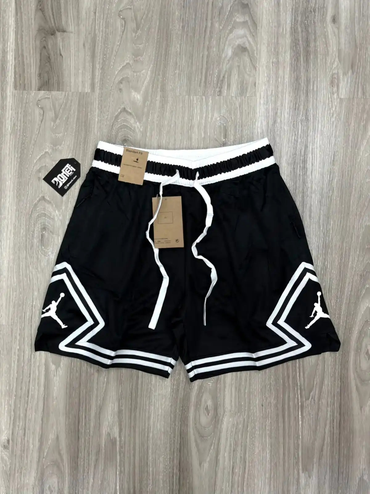 SHORTS DRI-FIT JORDAN - PRETO E BRANCO