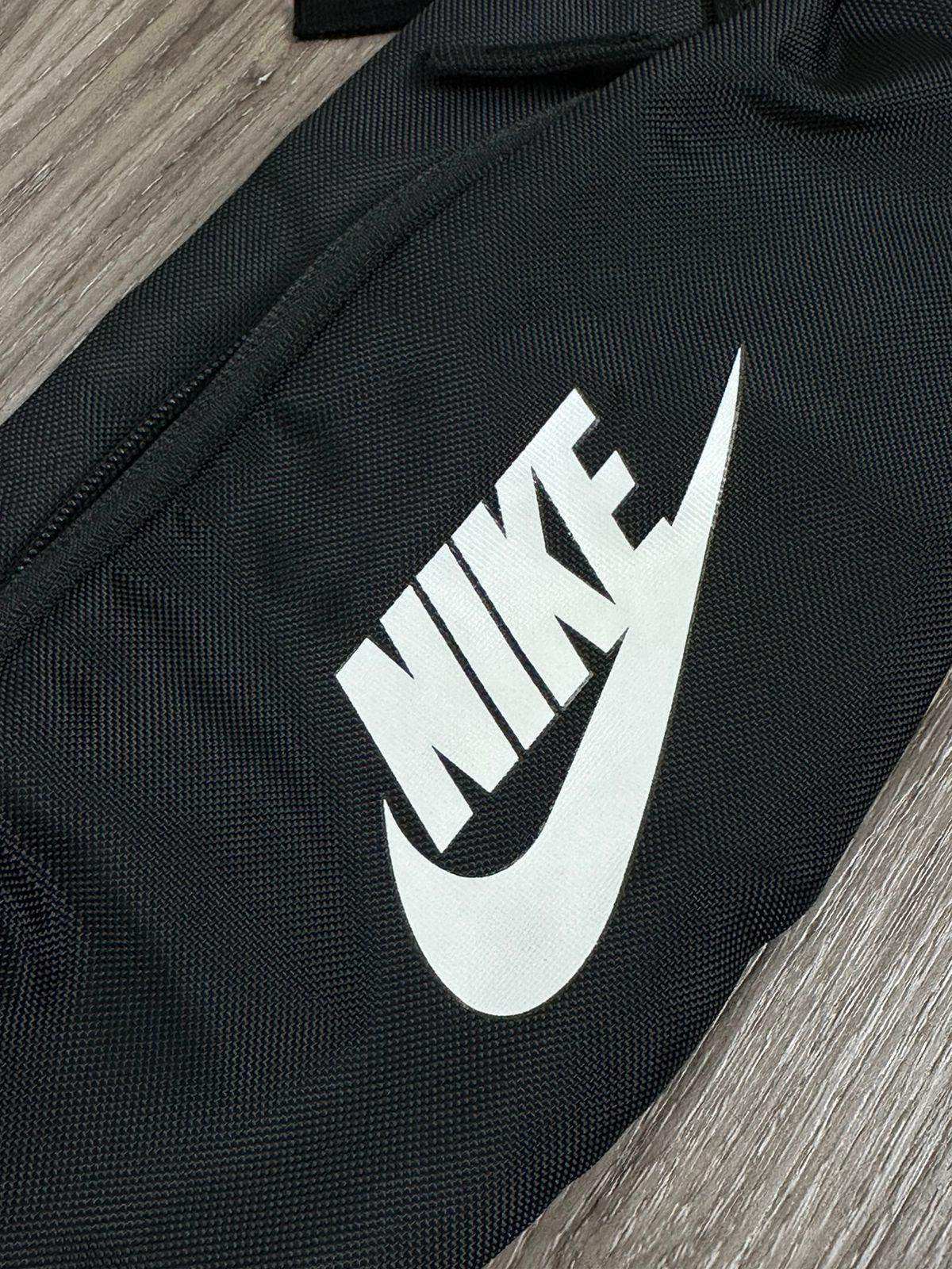 POCHETE NK HERITAGE PRETO