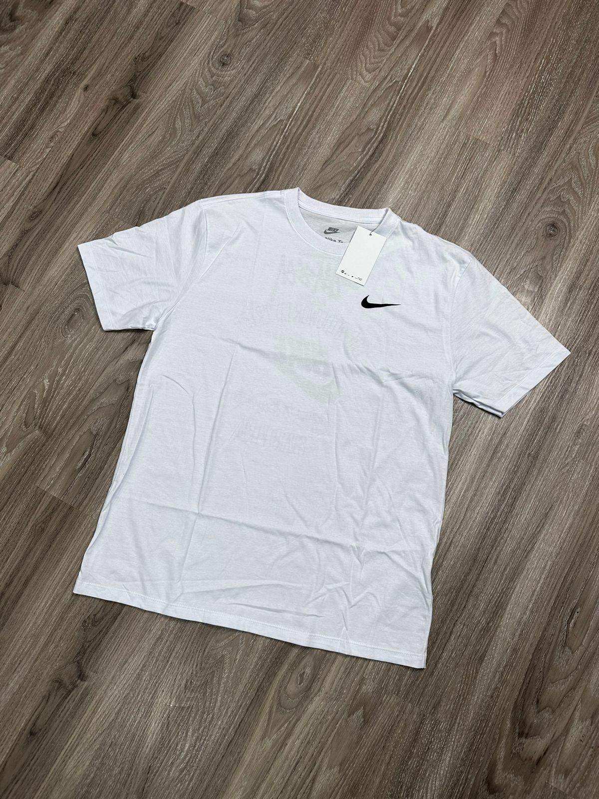 CAMISETA NK x STUSSY