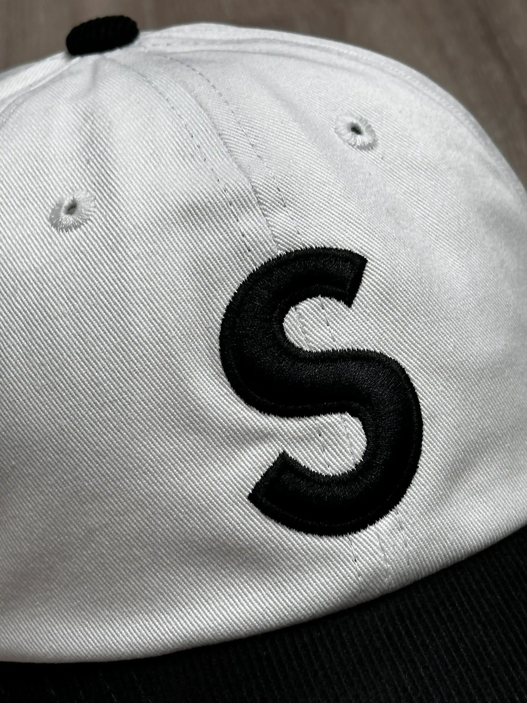 BONÉ SUP 2 - TONE S LOGO - PRETO E BRANCO