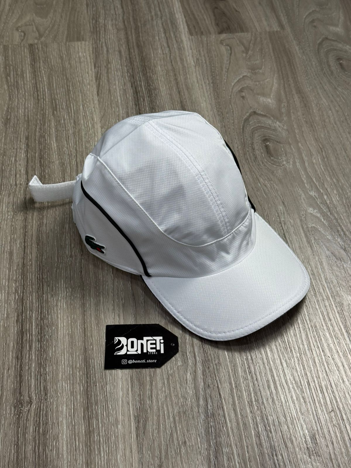 BONÉ LCST TENNIS - BRANCO LISTRA PRETA