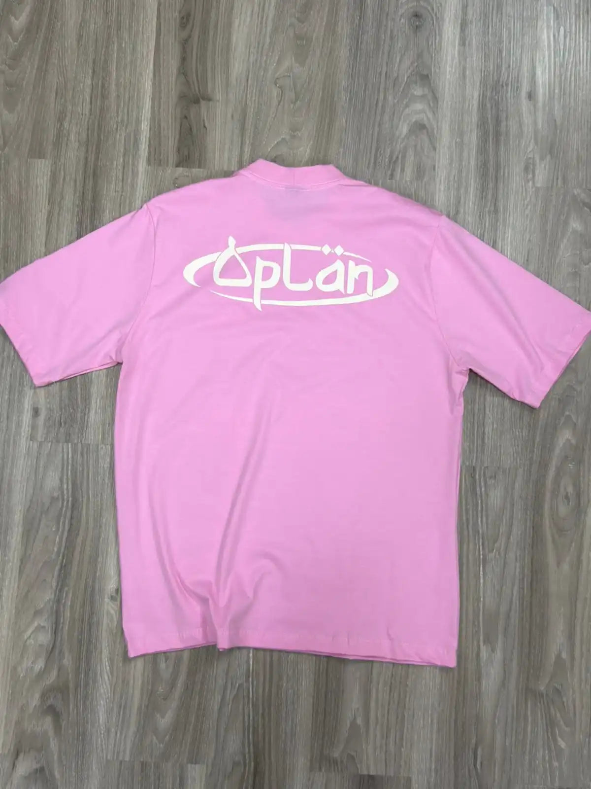 CAMISETA OVERSIZED OPLAN ARABIC - ROSA